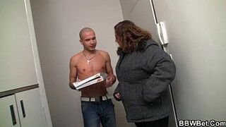 He tricks BBW into sex porn video